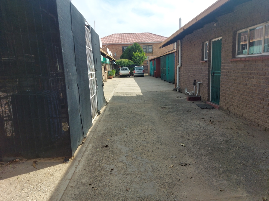 1 Bedroom Property for Sale in Rustenburg Central North West